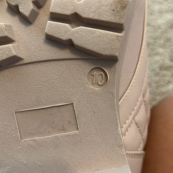 Beige boots - Picture 2 of 3